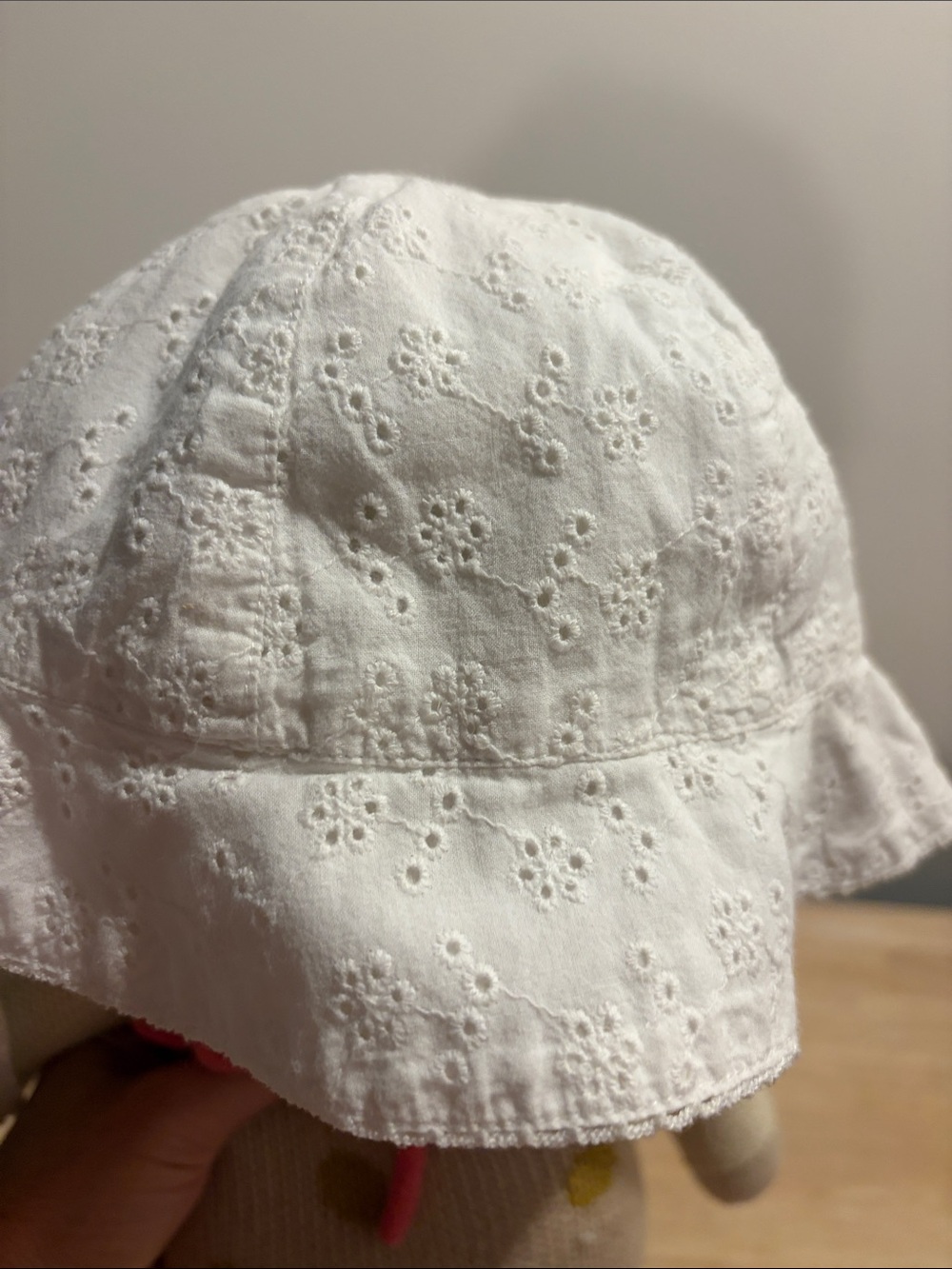 Nordstrom White Eyelet Baby Sun Hat with Chin Tie 9-24 Months - Picture 3 of 5